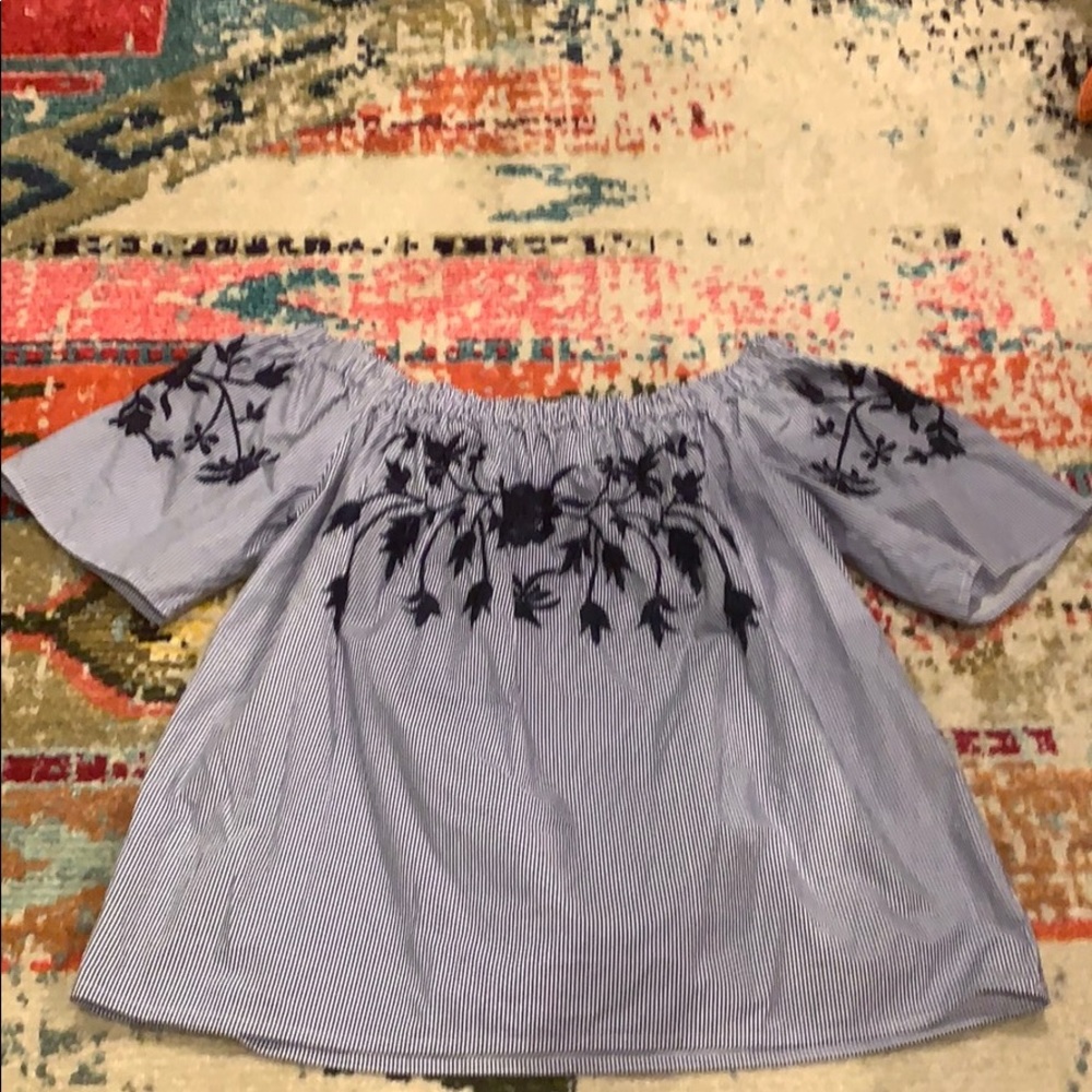 Off the shoulder summer shirt.